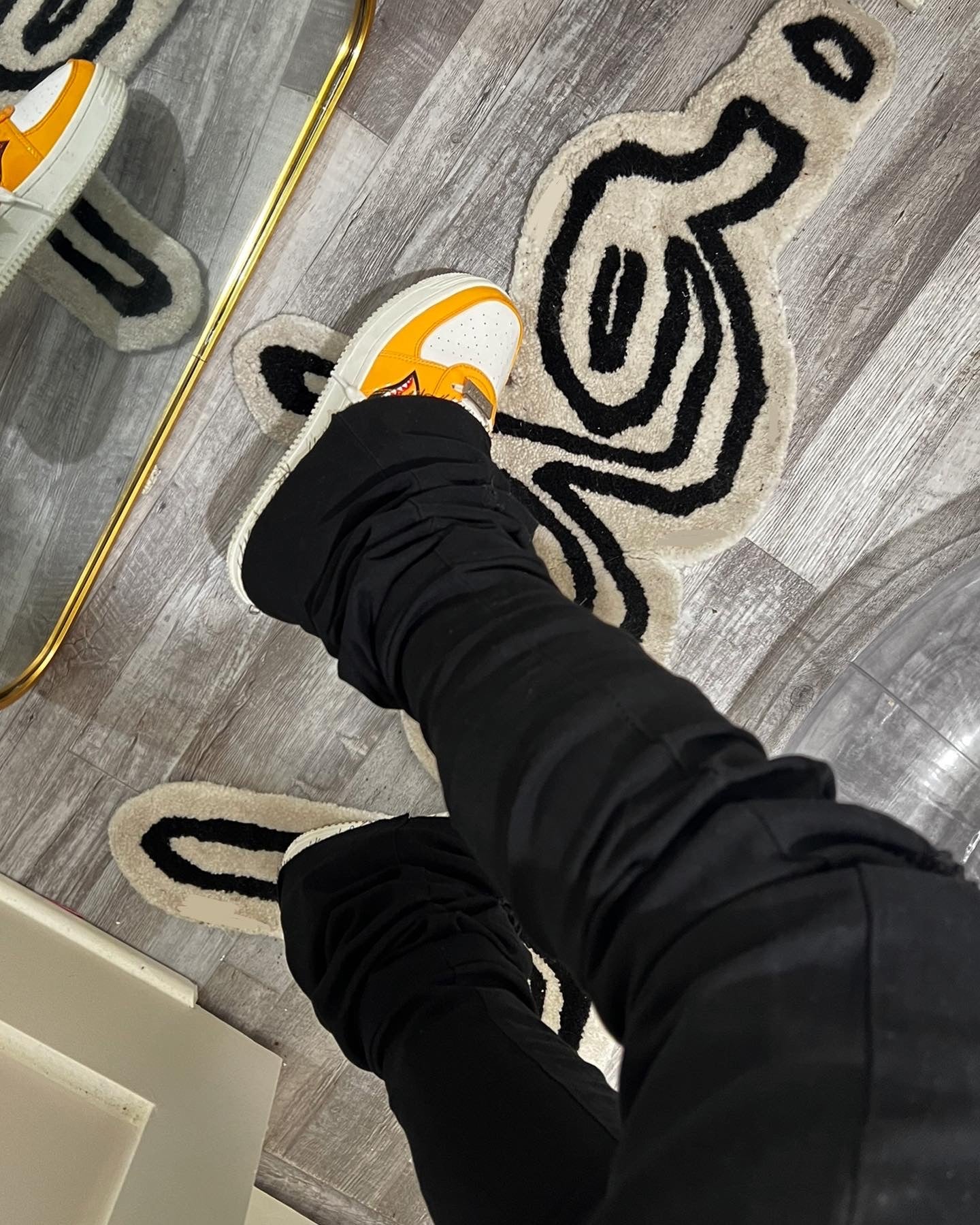 BLACK DISTRESSED EXTENDO DENIM